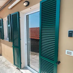 casa-mirella-1.hotelitalianriviera.com/